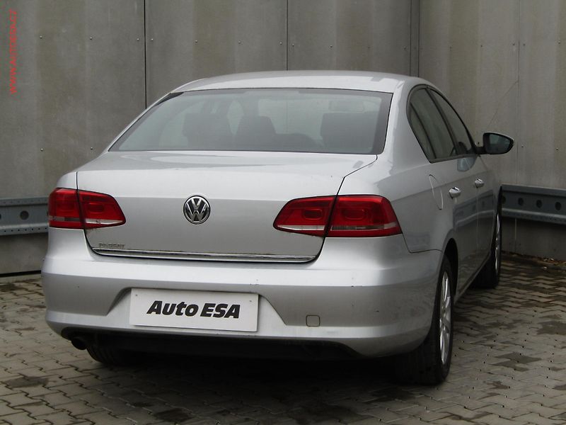 Volkswagen Passat (2011) 1.4 TSi, AC, výhřev sed - fotka 4 z 20