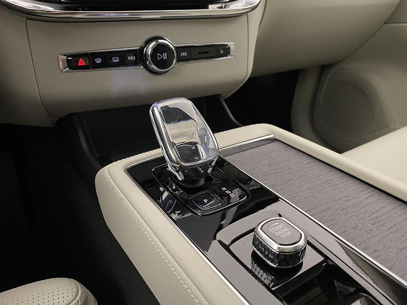 Volvo XC90 (2026) T8 AWD RECHARGE DARK ULTRA - fotka 41 z 79