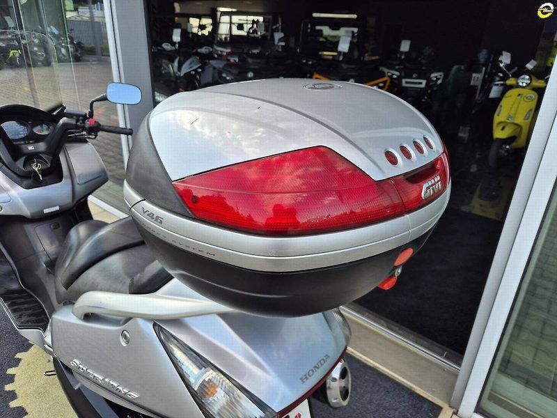 Honda FJS 600 Silver Wing (2005) - fotka 14 z 26
