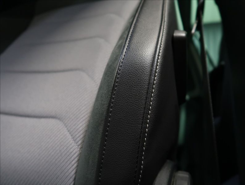 Volkswagen Tiguan 2,0 TDI DSG 4MOTION R-LINE - fotka 40 z 55