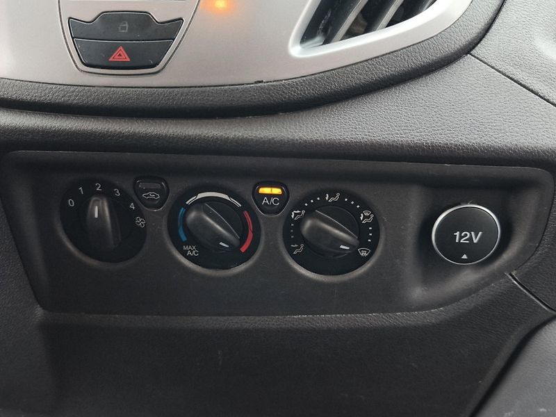 Ford Transit (2018) L3H2 2.0 EcoBlue 96kW, 1. maj. - fotka 19 z 24