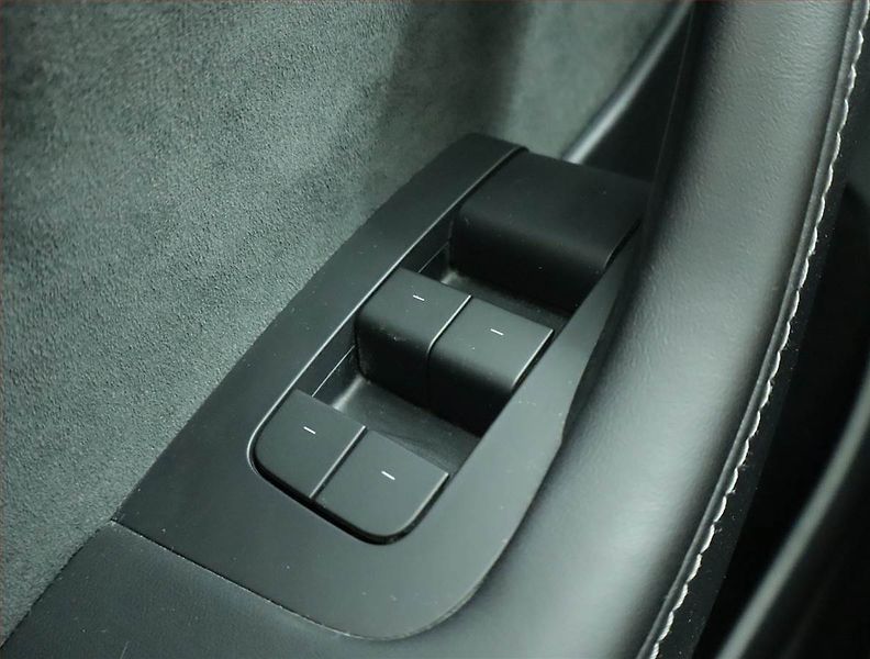 Tesla Model Y (2022) Long Range AWD 79kWh, SoH 89% - fotka 14 z 22