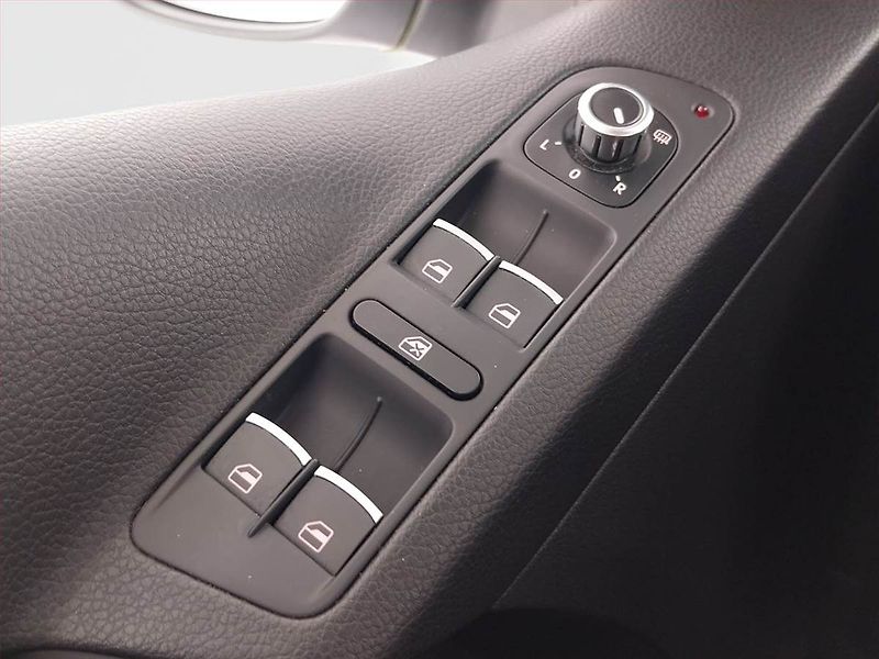 Volkswagen Tiguan (2014) R-Line 2.0 TDI, 4X4, Automat - fotka 21 z 24