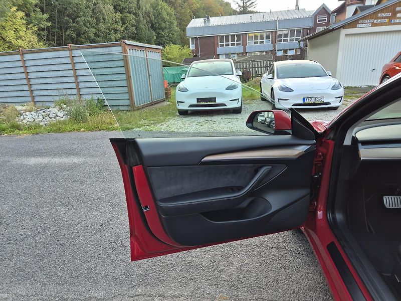 Tesla Model 3 PERFORMANCE 393kw SOH 95,1% - fotka 35 z 45