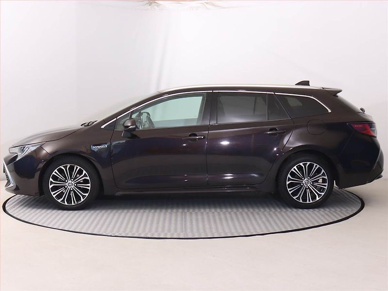 Toyota Corolla (2020) 1.8 Hybrid, Automat - fotka 3 z 20