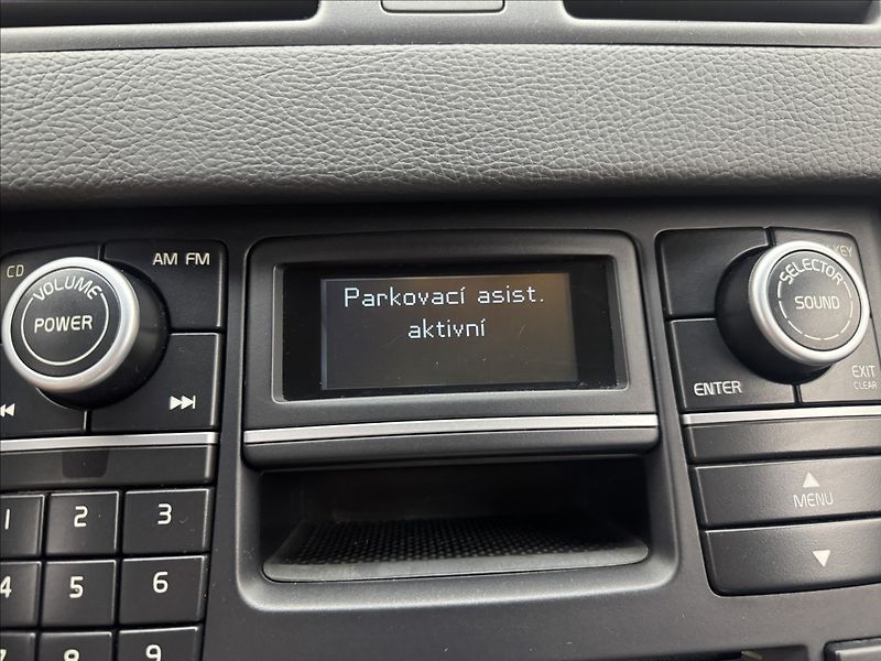 Volvo XC90 3,2 4X4 7-MÍST KŮŽE SENZORY ČR - fotka 18 z 38