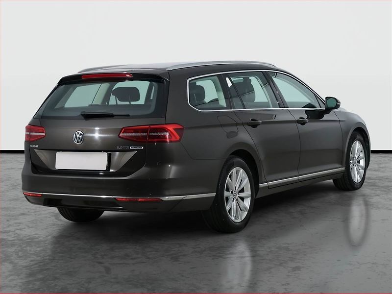 Volkswagen Passat (2017) 2.0 TDI, Automat, Kůže - fotka 5 z 23