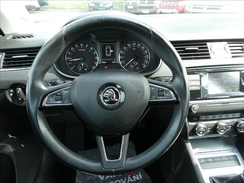 Škoda Octavia 1,6 TDI 81kW Style auto klima - fotka 25 z 35