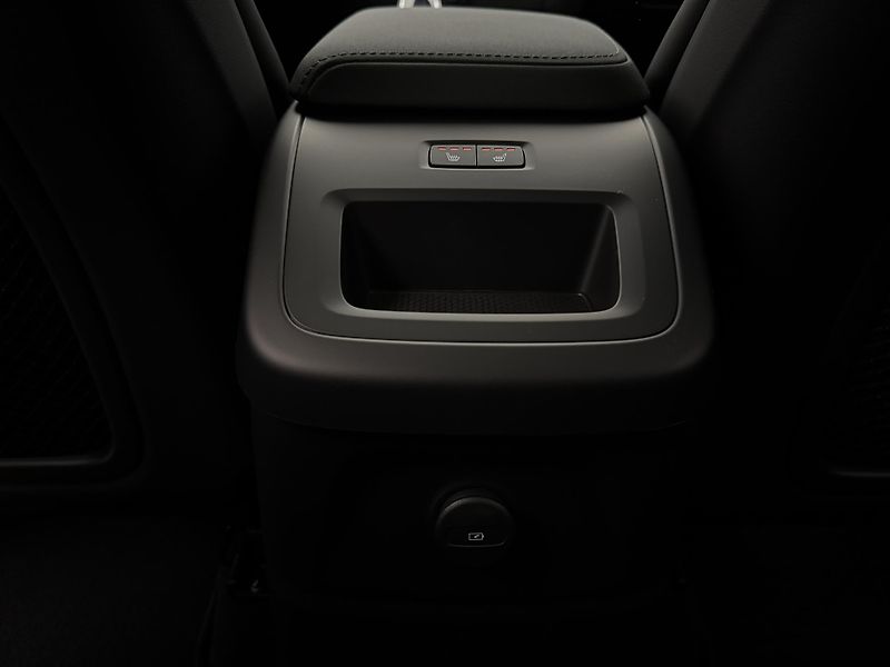 Volvo XC60 (2026) T6 AWD AUT DARK ULTRA - fotka 24 z 24