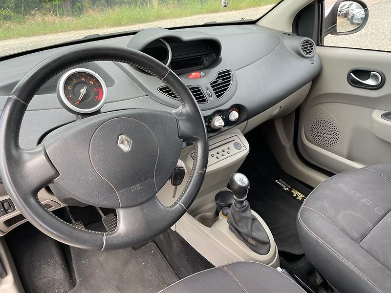 Renault Twingo (2007) 1,2  56KW 91300KM!!! - fotka 34 z 40