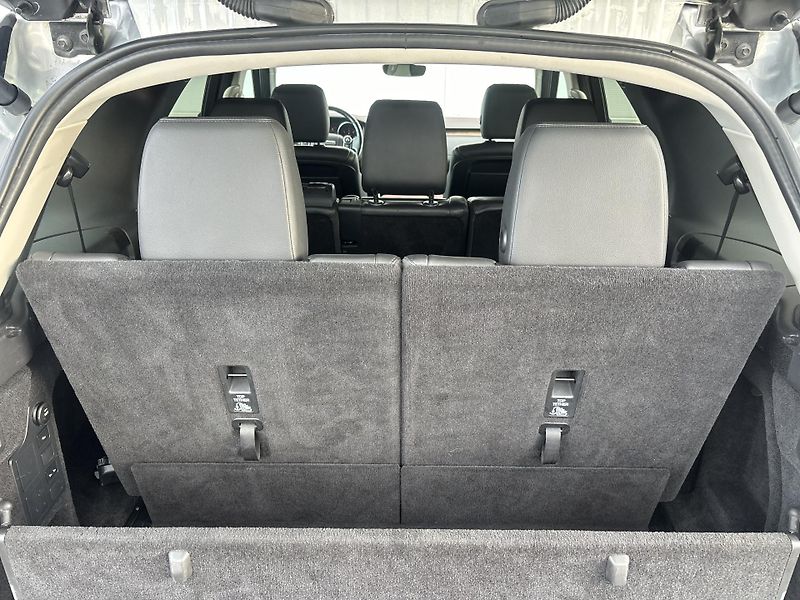 Land Rover Discovery 2.0SD4 177kW LUXURY 7-Míst TZ - fotka 27 z 29