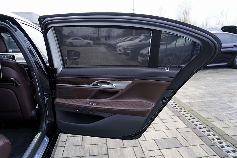 BMW Řada 7 750Li xDrive Individual/ČR - fotka 18 z 49