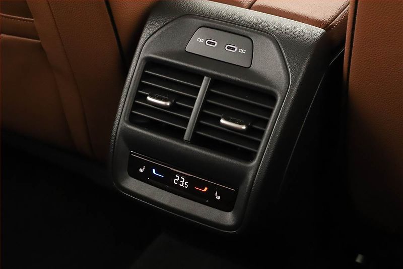 Škoda Superb (2024) 2.0 TDI, L&K, HUD, 360° - fotka 18 z 23