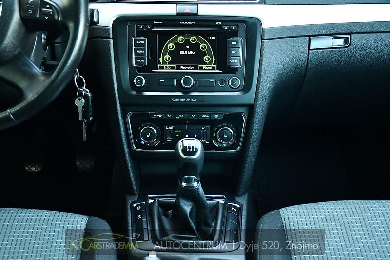 Škoda Superb 2,0TDi TAŽNÉ 2xKOLA - fotka 23 z 49