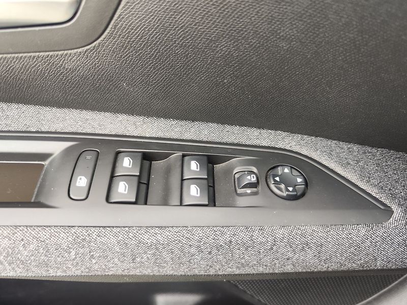 Peugeot 5008 1.5 HDI/96kW Servisováno - fotka 28 z 29