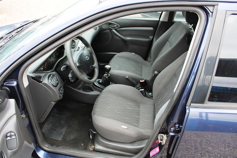 Ford Focus (2003) 2,0i 16V KLIMA ELOKNA VYH.SKLO - fotka 9 z 15