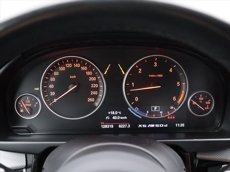BMW X5 3,0 M50d 280kW xDrive Aut. CZ - fotka 20 z 39