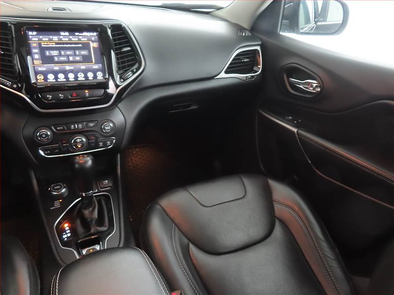 Jeep Cherokee (2019) 2.2 MultiJet, Overland - fotka 8 z 22
