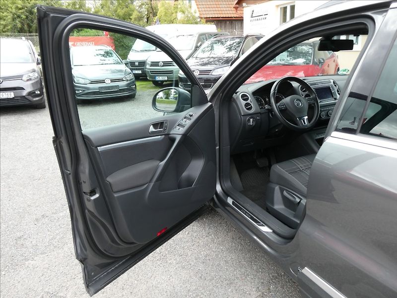 Volkswagen Tiguan 2,0 TDi 110kW Lounge DSG, 4x4 - fotka 17 z 54