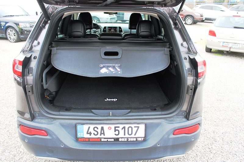 Jeep Cherokee (2018) 2,2 MJT 4X4 LIMITED KŮŽE NAVI  - fotka 11 z 22
