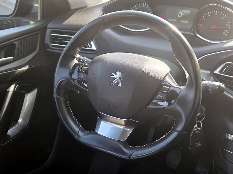 Peugeot 308 bHDi ČR, *SERV.KNÍŽKA*         - fotka 28 z 40