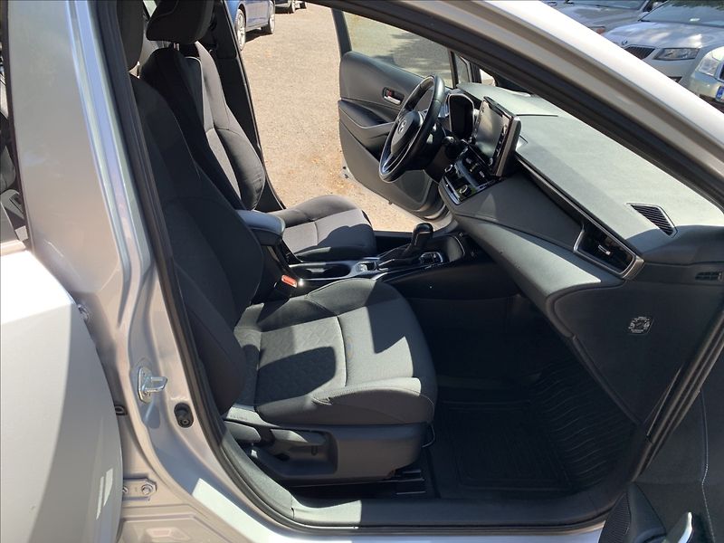 Toyota Corolla 1,8 HYBRID,ČR,SERVISKA - fotka 17 z 23