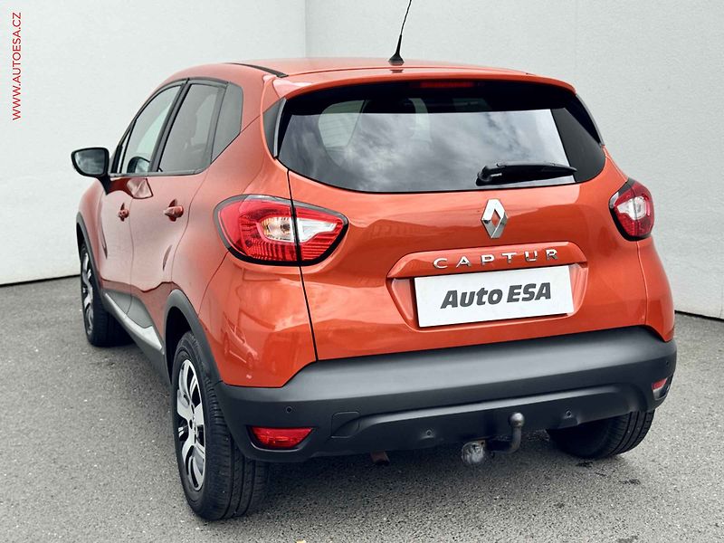 Renault Captur (2017) 0.9 TCe, ČR, AC, TZ, park - fotka 6 z 16