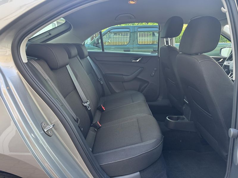 Škoda Rapid (2015) 1.2TSI Ambition ČR - fotka 15 z 18