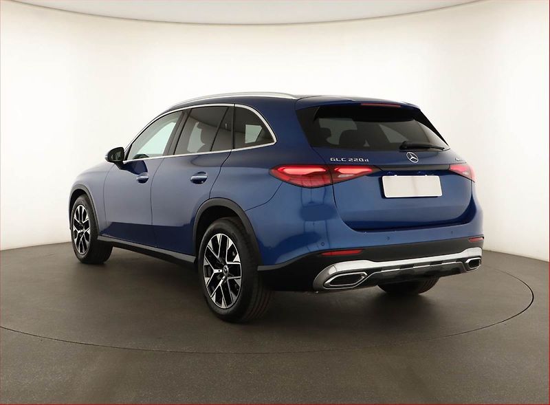 Mercedes-Benz GLC (2025) 220 d 4MATIC, AMG Line - fotka 4 z 21