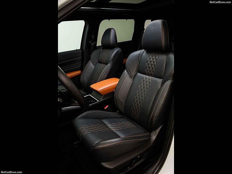 Mová generace SUV Outlander.