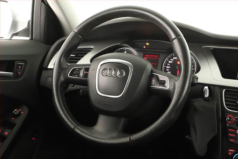 Audi A4 (2012) 2.0 TDI, Serv.kniha, Xenony - fotka 8 z 13