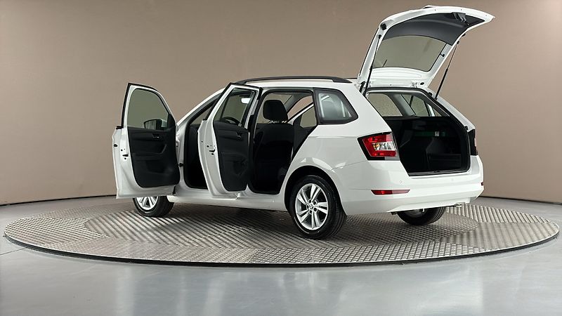 Škoda Fabia 1.0 TSI Ambition Combi - fotka 7 z 23
