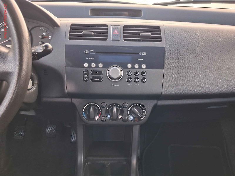 Suzuki Swift (2007) 1.3 VVT, ČR, AC, zámek řad, - fotka 12 z 14