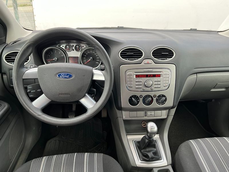 Ford Focus (2009) 1.6i Klima! Tažné! - fotka 12 z 17