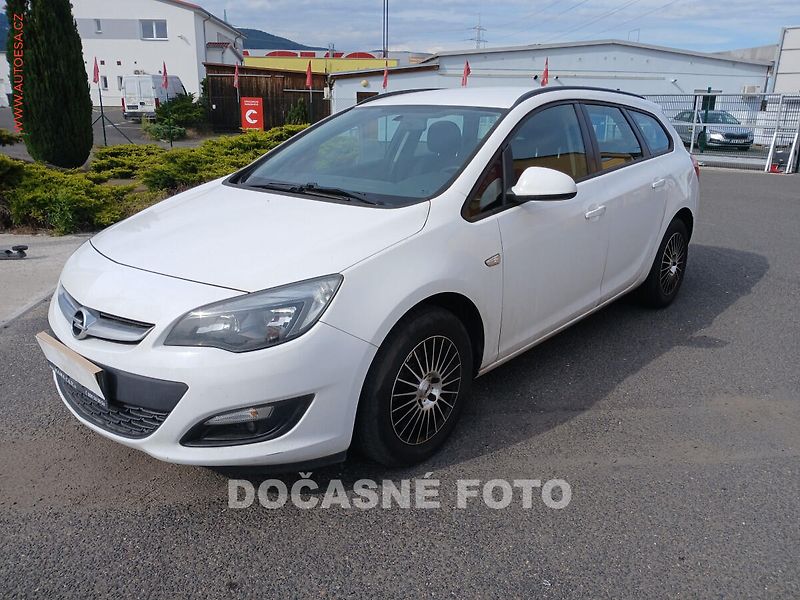 Opel Astra (2015) 1.6 CDTi, ČR, autoAC, temp - fotka 1 z 3