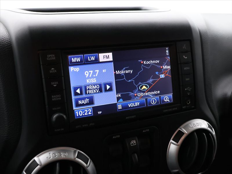 Jeep Wrangler 2,8 CRD 147 kW Unlimited Sport - fotka 22 z 33