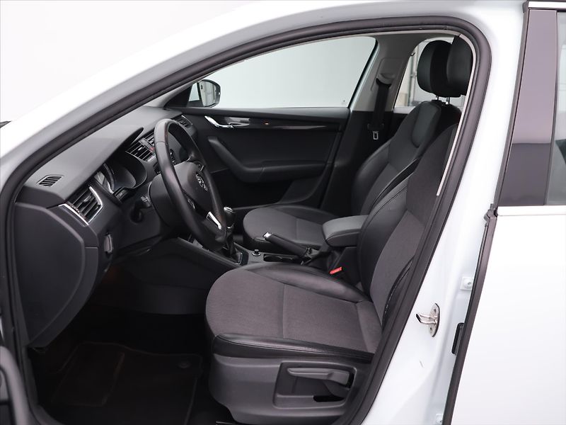 Škoda Octavia 1.6 TDI CZ Style+ LED Navi - fotka 10 z 25
