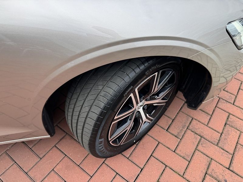 Volvo S60 (2024) 2.0i B4 Core Ad.LED Kamera - fotka 43 z 46