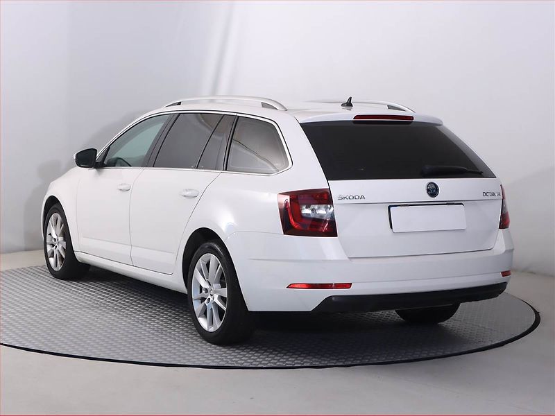 Škoda Octavia (2019) 1.6 TDI, Automat, Serv.kniha - fotka 4 z 21