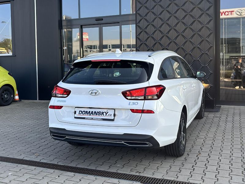 Hyundai i30 COMFORT 1.5 DPI 81 kW    - fotka 8 z 23