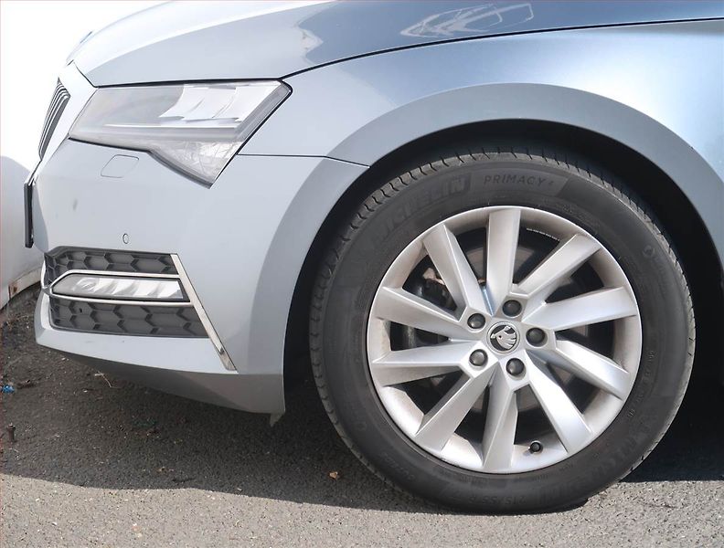 Škoda Superb (2020) Ambition Plus iV 1.4 TSI PHEV - fotka 12 z 22