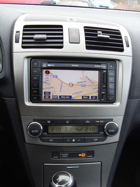 Toyota Avensis 2.0 D-4D, 93 kW,klima,p.kamera - fotka 21 z 30