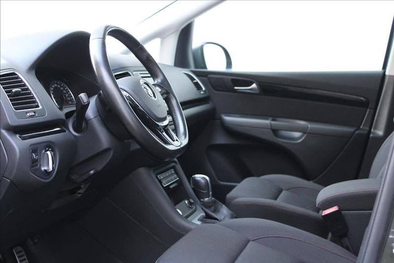 Volkswagen Sharan 2.0 TDI / DSG / TOP-VÝBAVA - fotka 12 z 48