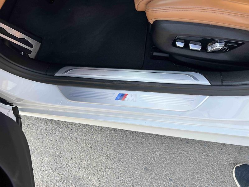 BMW Řada 7 750i 390kW xDrive Laser M pake - fotka 21 z 25