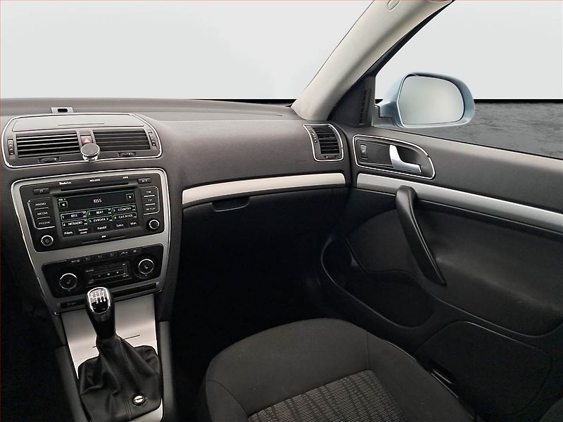 Škoda Octavia (2010) Elegance 1.4 TSI, ČR,1.maj - fotka 8 z 17