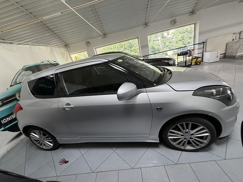 Suzuki Swift 1,6 Sport 100kW - fotka 4 z 27