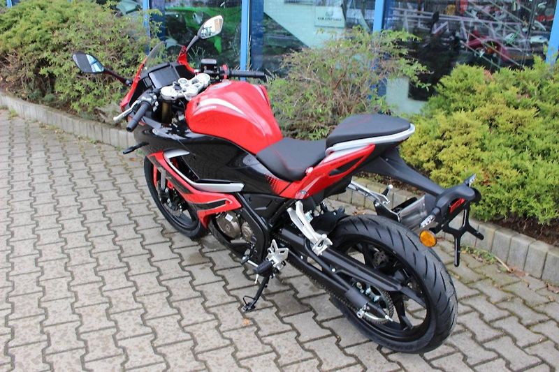 QJ Motor SRK 125 R (2025) NOVINKA 2025 SKLADEM - fotka 6 z 8