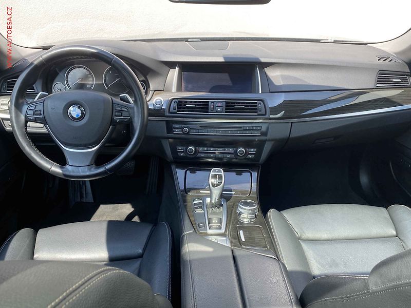 BMW Řada 5 (2015) 3.0 D 530D, LuxuryLine, AT - fotka 8 z 20