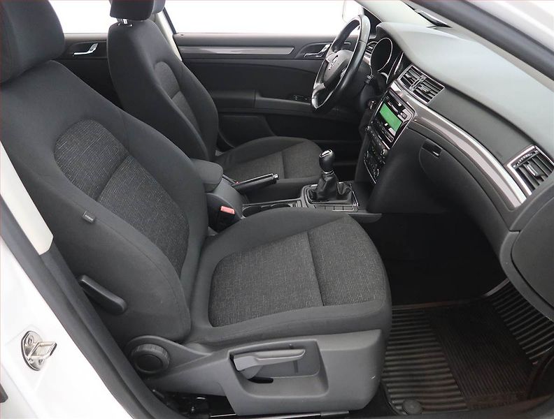 Škoda Superb (2015) Ambition 1.4 TSI, Xenony - fotka 9 z 18