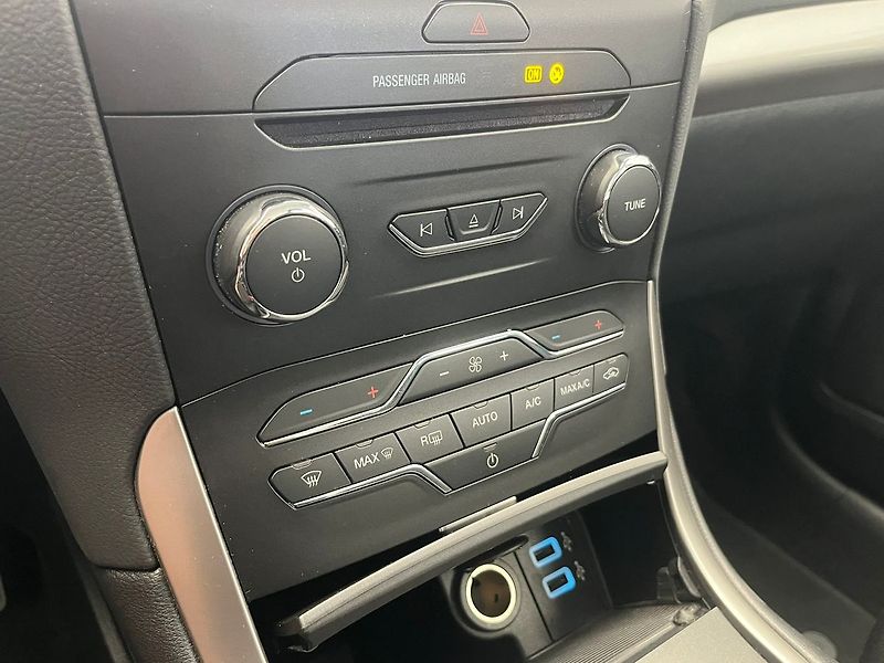 Ford Galaxy 2.5 HEV TITANIUM 7 míst - fotka 21 z 44